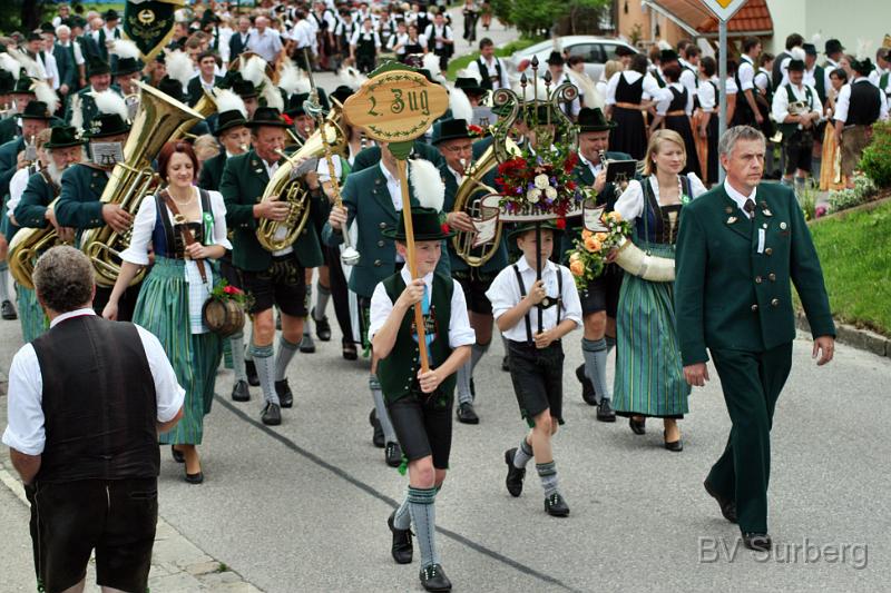 086 Patenverein mit Musikkapelle.JPG
